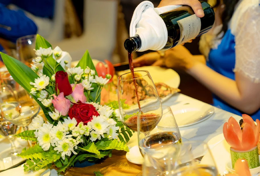 Restaurant & Dining
