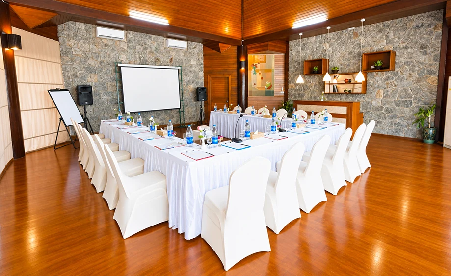 MEETING ROOM